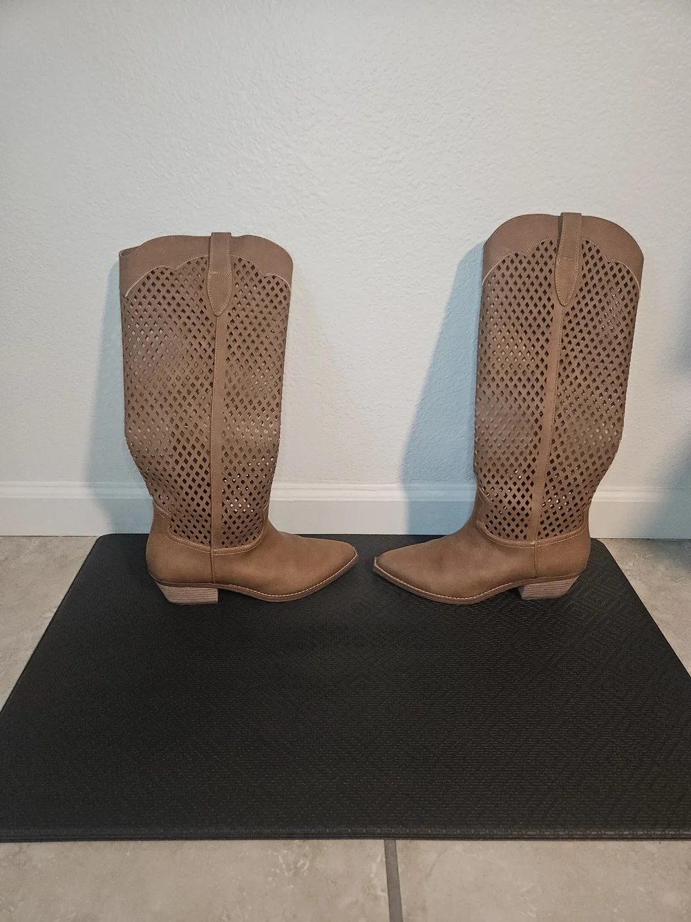 👢 DV by Dolce Vita Kaidence Tan Laser Cut Western Knee High Boots Size 8.5